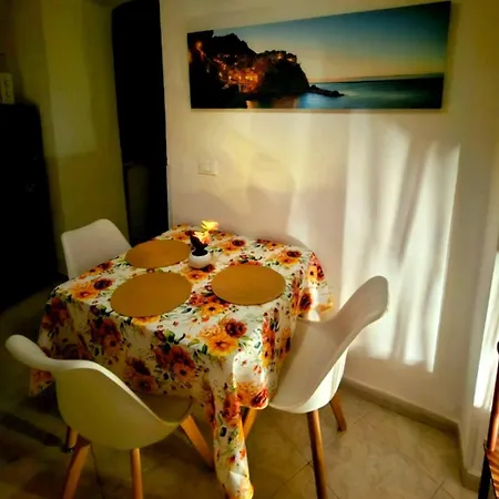 Good Night Big Family With Terrace - 5 Min From Station, Independent Entrance Appartamento La Spezia